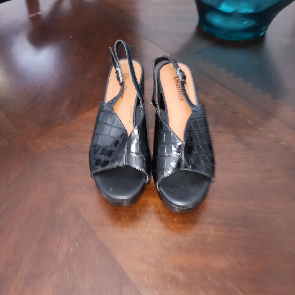 Elegant Black Croc-Embossed Platform Slingbacks